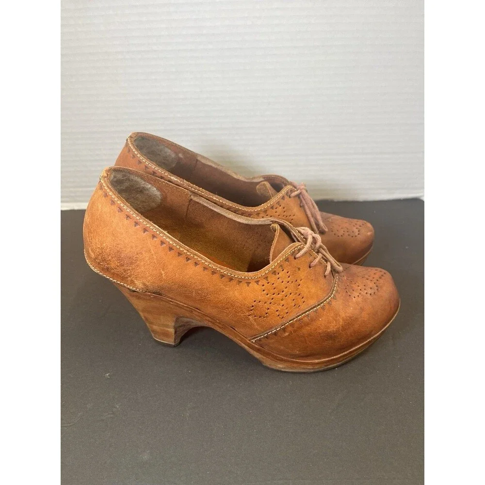 Vintage 70’s Quali Craft Casualettes Shoes Wing Tip Leather Brazil Wood Heels 7b